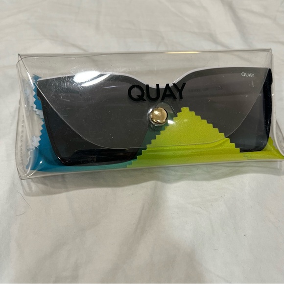 Quay Level Up Sunglasses - Picture 3 of 7